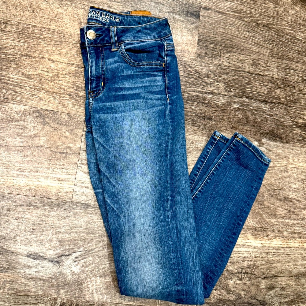 Woman’s American Eagle Jeans